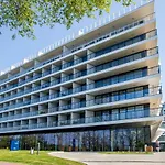 Al-Dom Apartament Seaside Z Bocznym Widokiem Na Morze I Miejscem W Hali Garazowej
